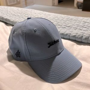 New Titleist hat ,special edition from country club.